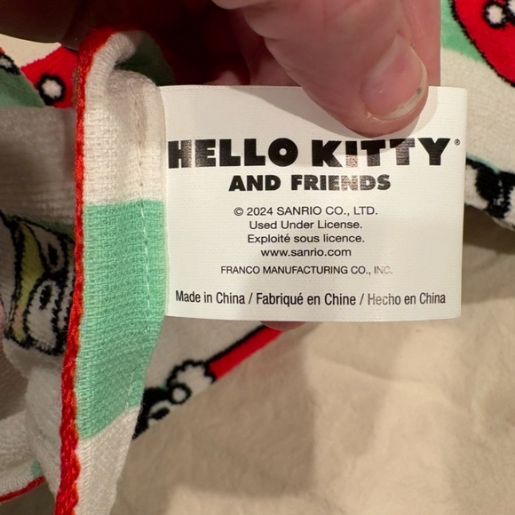 Hello Kitty & Friends Christmas hand towels, set of 2, NWOT - Picture 7 of 8